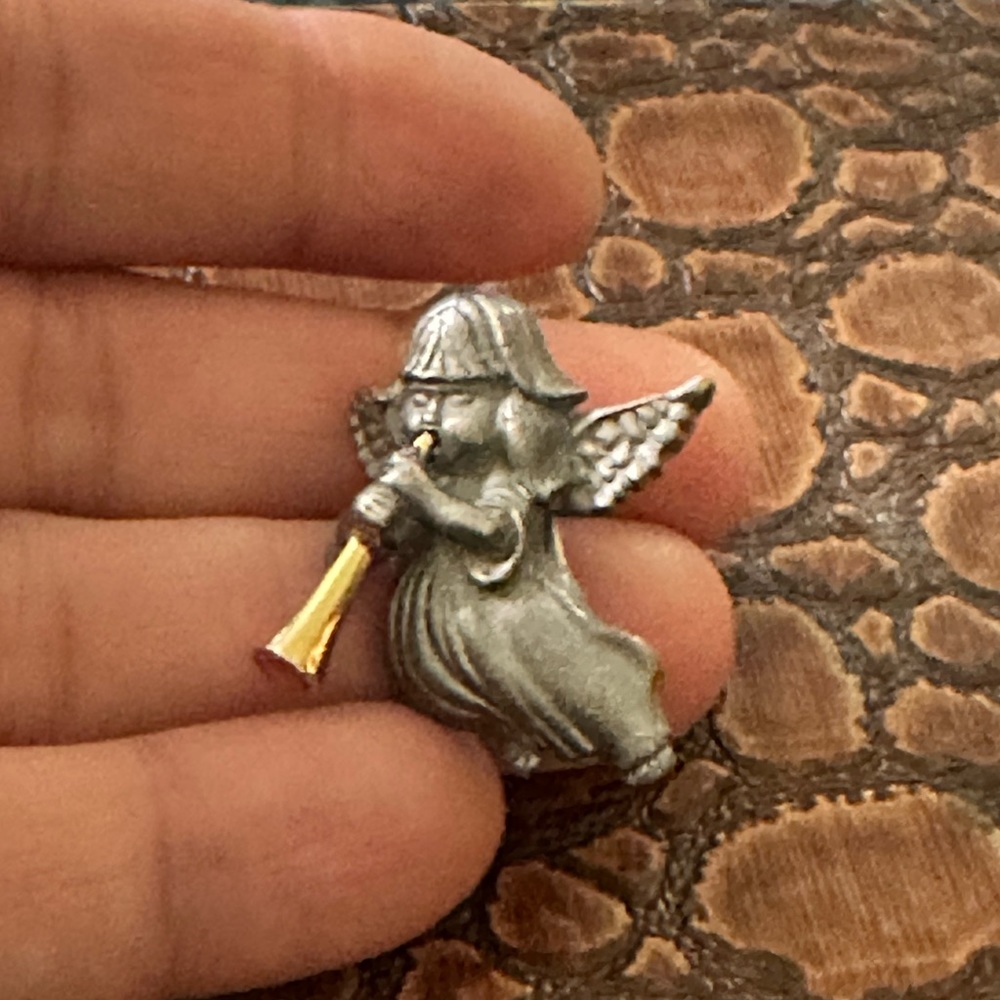 Vintage Signed Daria Pewter Angel With Gold Tone Metal Trumpet Brooch / Pin.